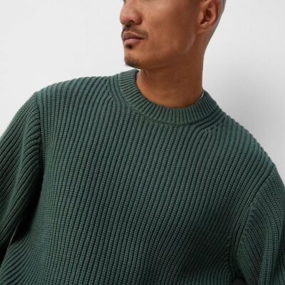 RIBBED KNIT SWEATER