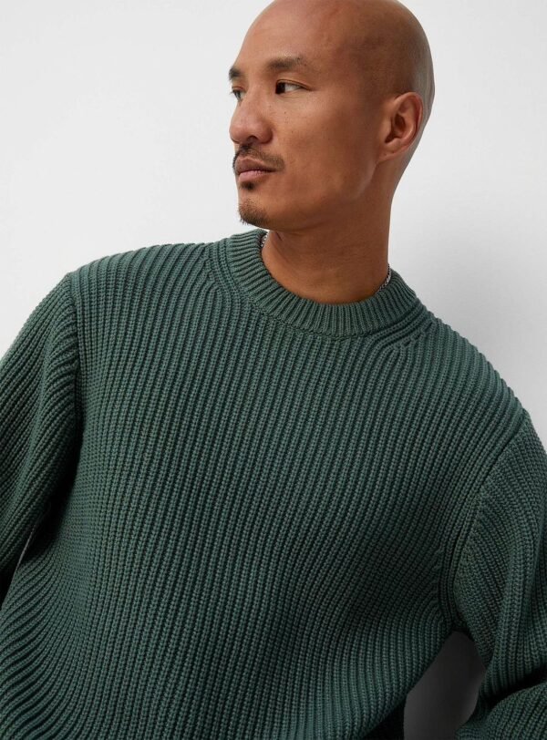 RIBBED KNIT SWEATER