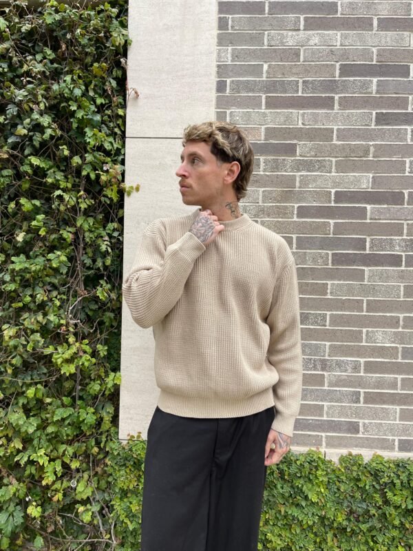 RIBBED KNIT SWEATER